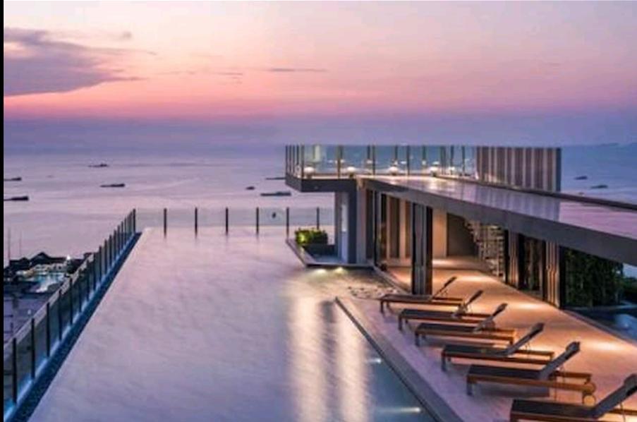 The Base Central Pattaya Exteriér fotografie