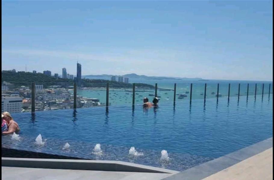 The Base Central Pattaya Exteriér fotografie