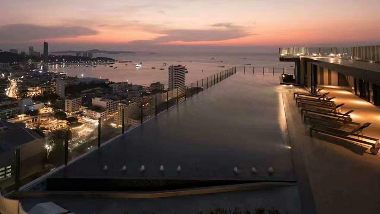 The Base Central Pattaya Exteriér fotografie